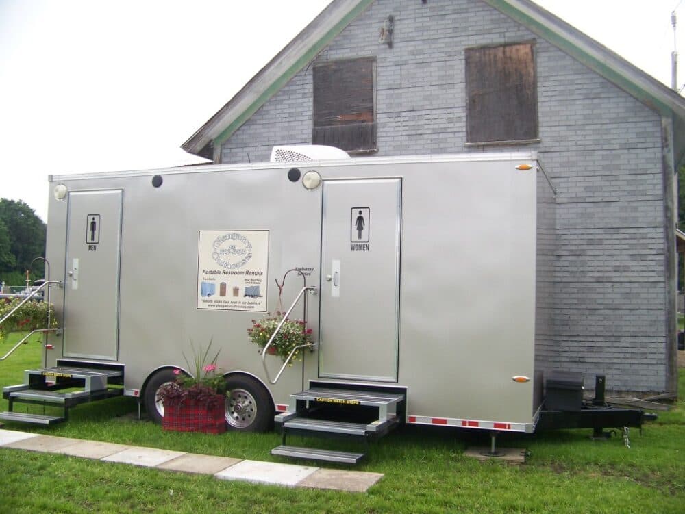 Glengarry Outhouses photo 2