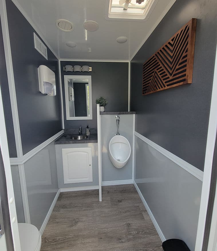 Jesse's Johns Portable Toilets photo 3